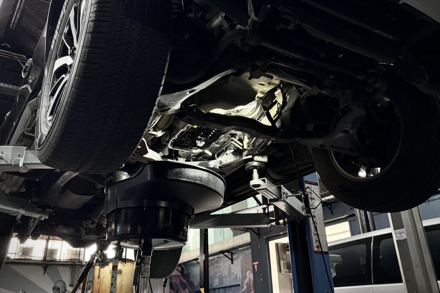 Ini Alasan Kenapa Isi Oli Mesin Mobil Bekas Jangan Terlalu Penuh