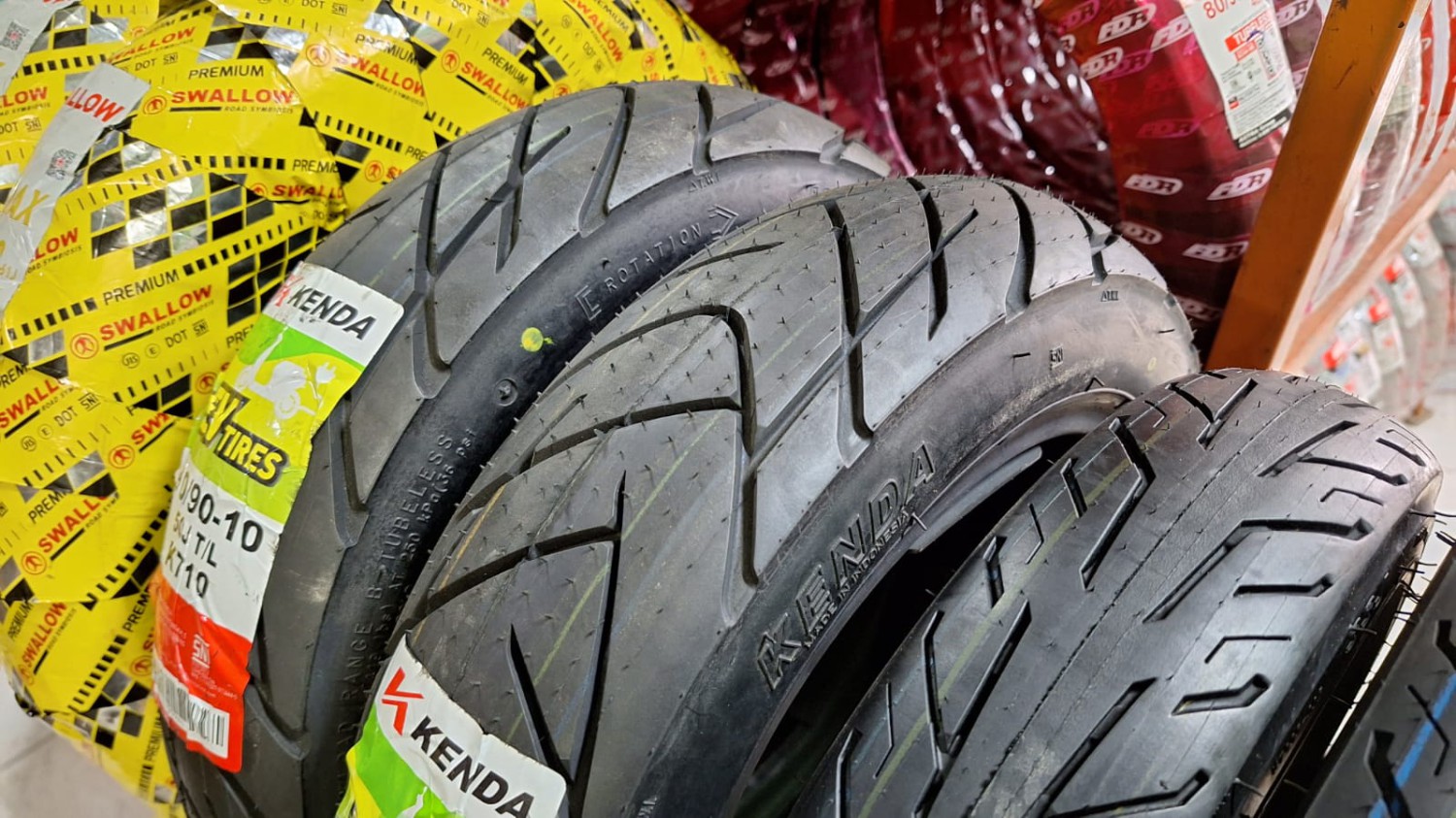 Pantas Saja, Ternyata Ini Sebabnya Ada Ban Motor Bekas yang Alurnya Terbalik