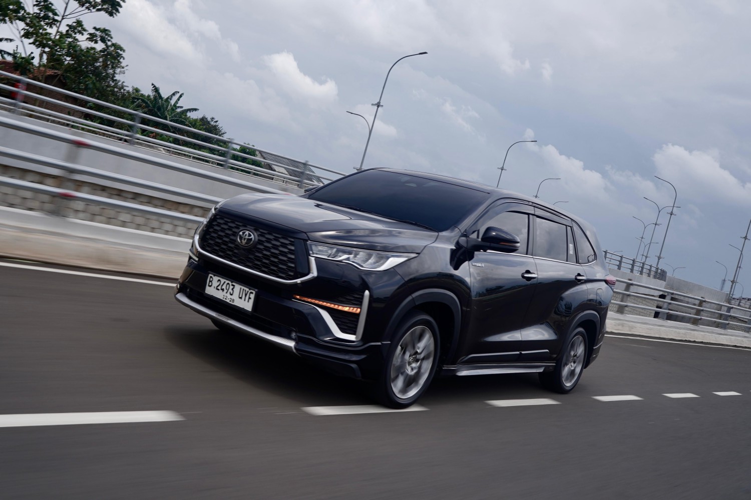 Biaya Servis Toyota Kijang Innova Zenix Hybrid di Bengkel Resmi