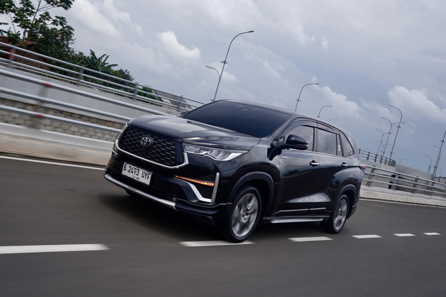 Biaya Servis Toyota Kijang Innova Zenix Hybrid di Bengkel Resmi