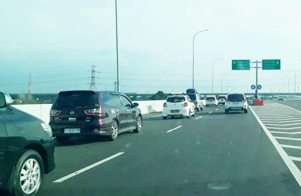 Kenapa Mobil Pelat Luar Kota Sering Ngawur di Jalan? Ini Penjelasan Ahli Safety dan Tips Menghadapinya