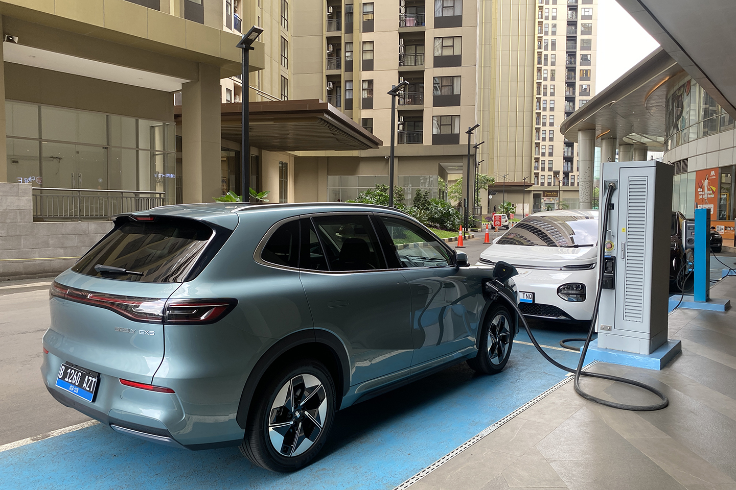 Berubah Sekejap, Tito Karnavian Resmi Batalkan Pungutan Pajak Mobil Listrik