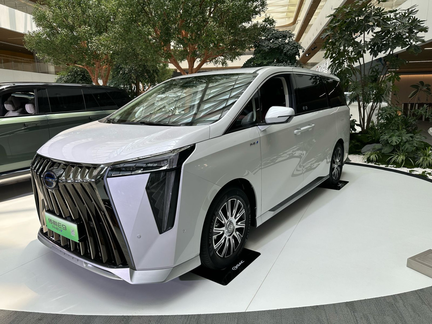 Aion, Aion Siap Hadirkan Pesaing Alphard dan Denza D9 di Indonesia, Ini Sosoknya
