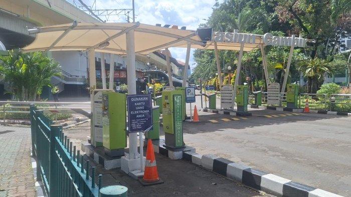 Tenaga Manusia Tersingkir, Parkiran di Jakarta Akan Diwajibkan Cashless
