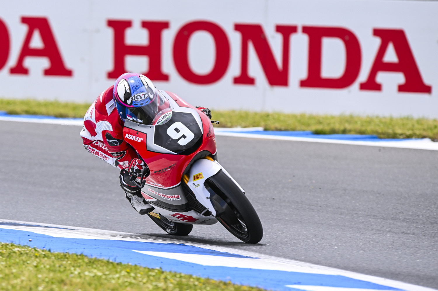 Resmi! Dua Pembalap Indonesia Ini Bakal Tampil di Moto2 dan Moto3 Musim 2026