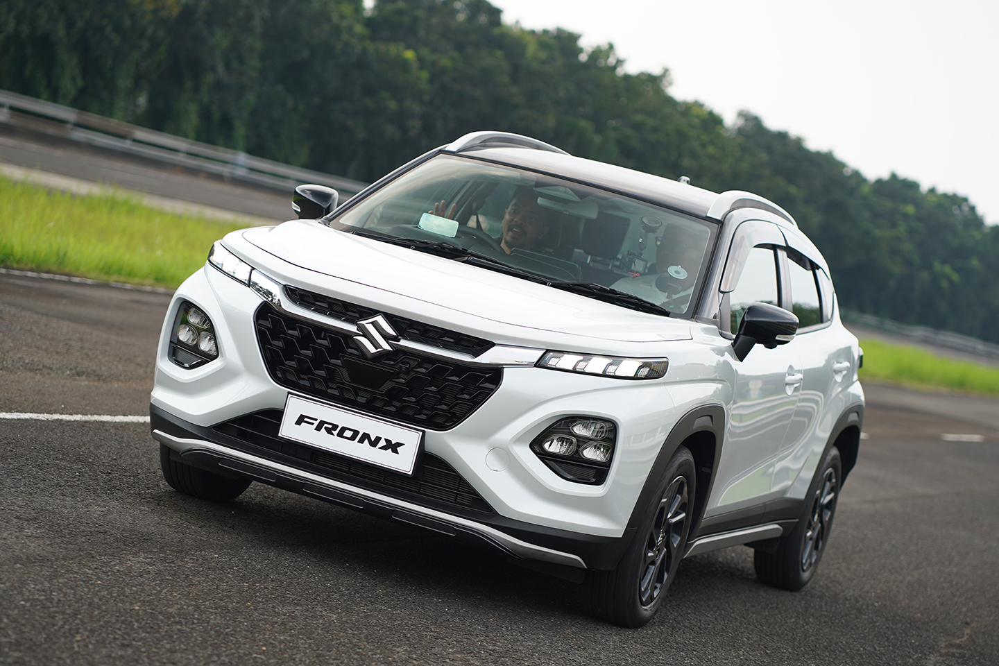 Komparasi Compact SUV Hybrid, Lebih Murah Daihatsu Rocky atau Suzuki Fronx?