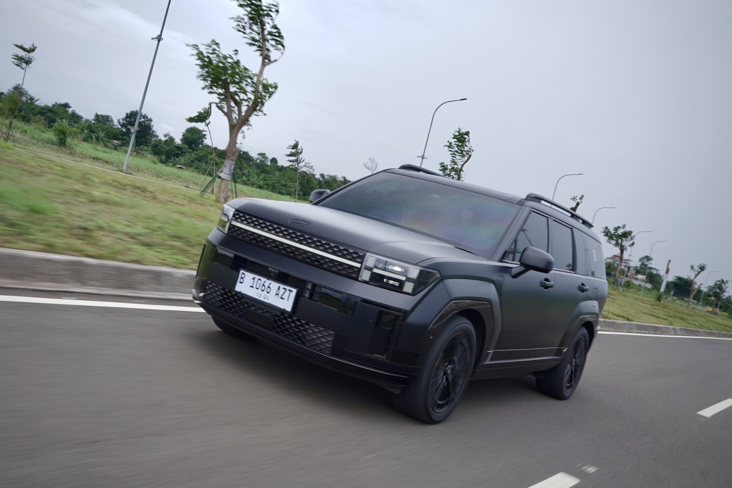 Hyundai Santa Fe Hybrid Raih The Best Large SUV GridOto Award 2025