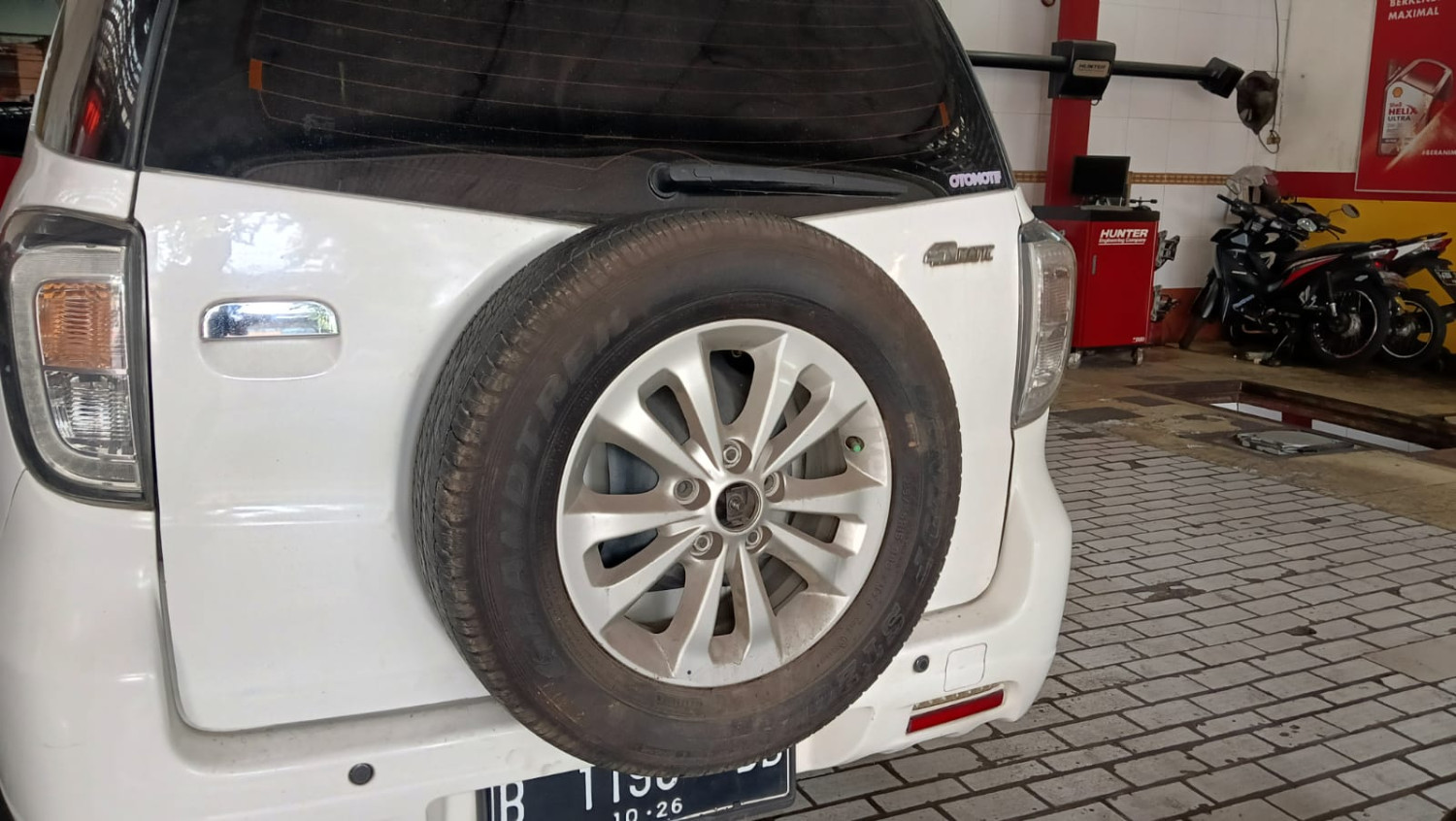 Ternyata ini Pentingnya Bersihkan Ban Serep Mobil Secara Berkala