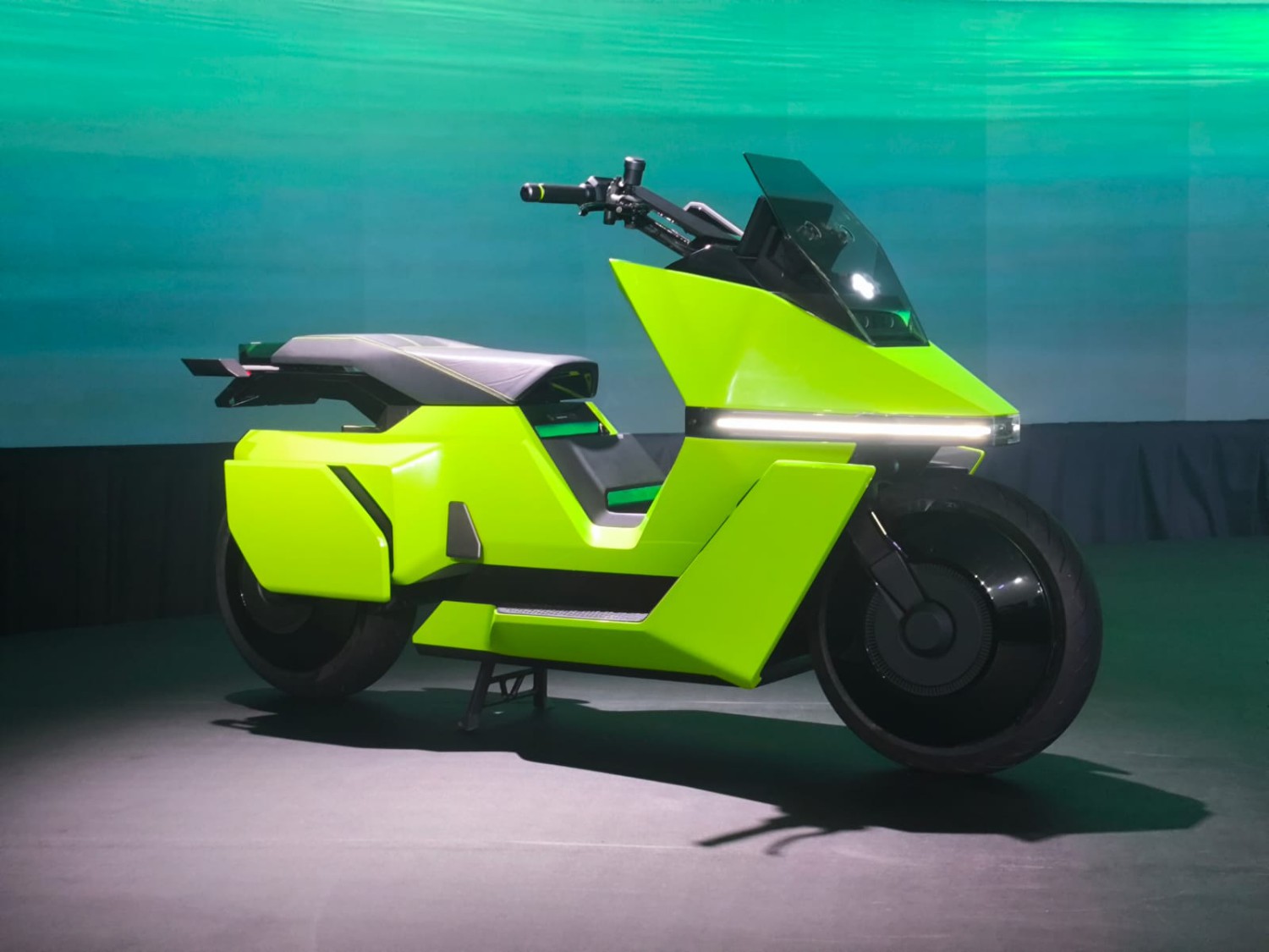 Bertabur Fitur Canggih, Motor Listrik Omoway Omo X Dinyalakan Pakai Handphone Hingga Punya Fitur ADAS