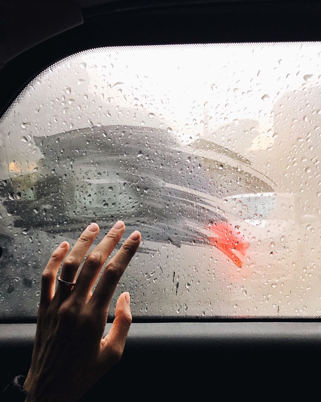 Ini Beberapa Tips Bikin Kaca Mobil Tetap Bening Saat Hujan, Nomor 1 Tak Disangka