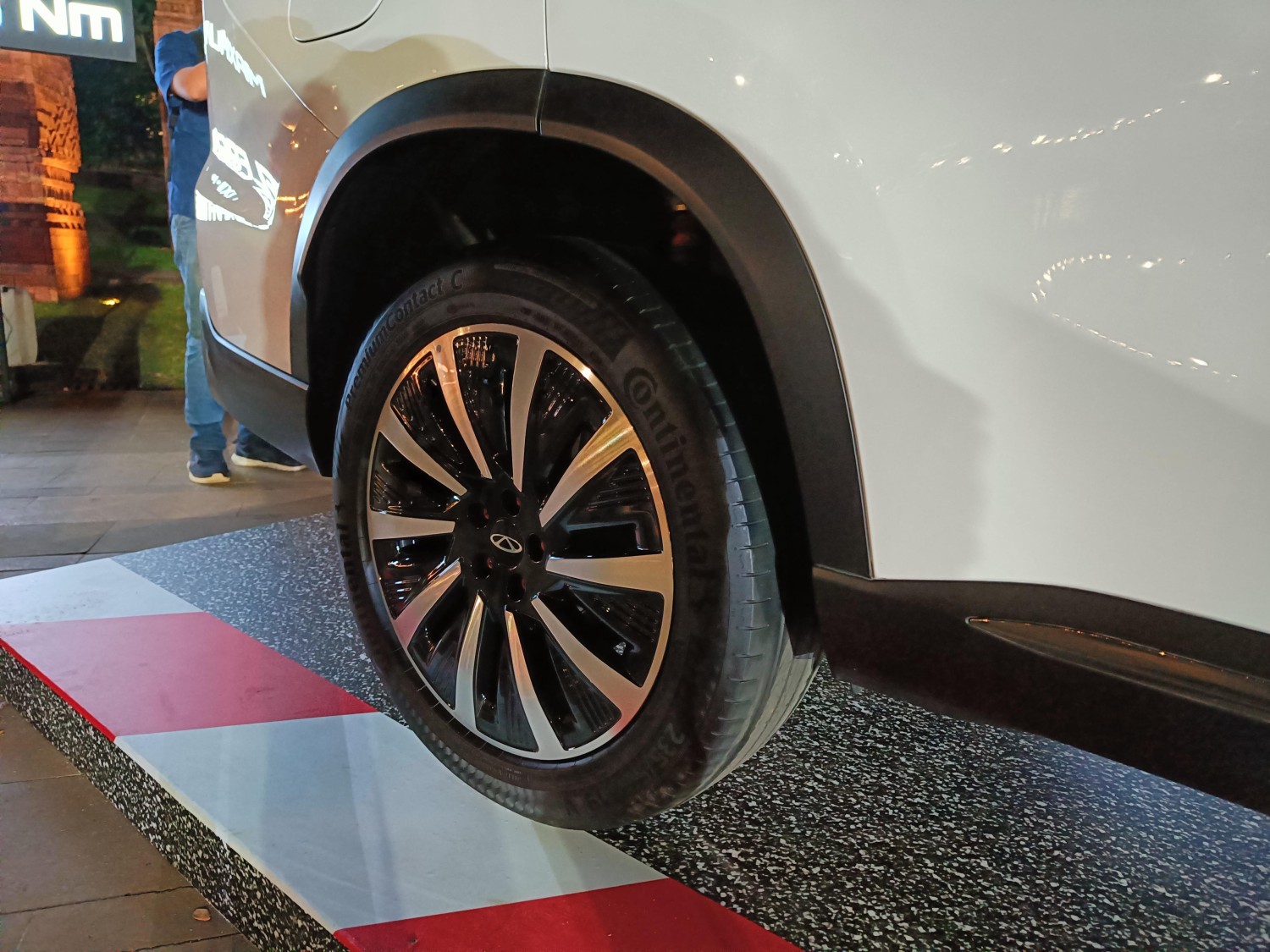 Persiapan Liburan Nataru, Ini Ciri Tapak Ban Mobil Kalian Sudah Habis