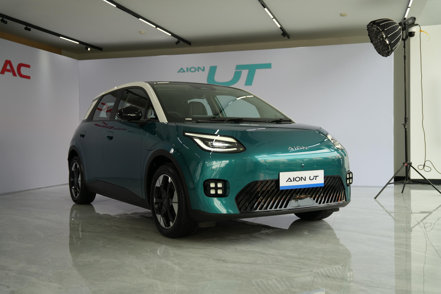 GAC Aion, GAC, GAC Indonesia, Aion, Aion UT, Mobil Listrik Aion, Insentif Mobil Listrik, GAC Indonesia Sebut AION UT Tidak Terpengaruh Jika Insentif Impor Mobil Listrik Selesai
