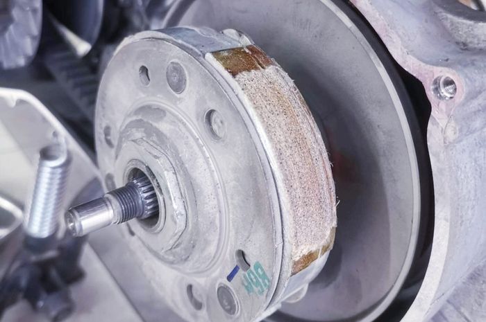 Ternyata Ini Efek Samping Telat Ganti Kampas Ganda CVT Motor Matic