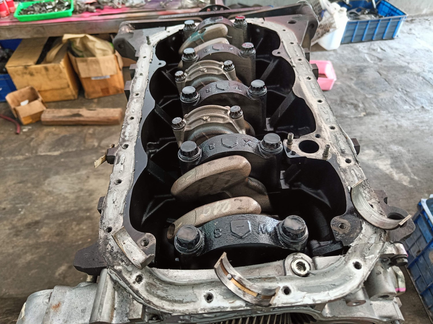 Oli Palsu Bisa Bikin Metal Kruk As Mobil Aus, Ini Penjelasannya