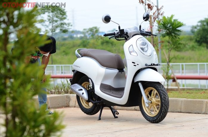 Harga Pertamax Melambung, Sekarang Isi Full Tank Scoopy dan Vario 160 Habis Segini