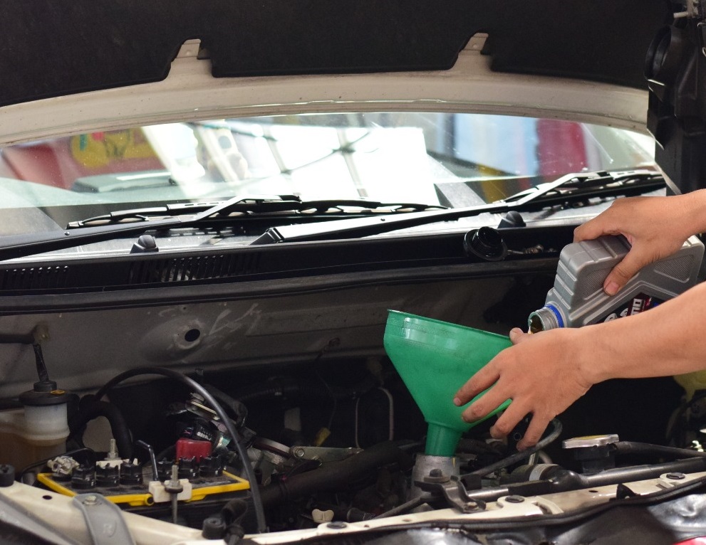 Ini Batas Toleransi Telat Ganti Oli Mesin Mobil Berdasarkan Jarak dan Waktu