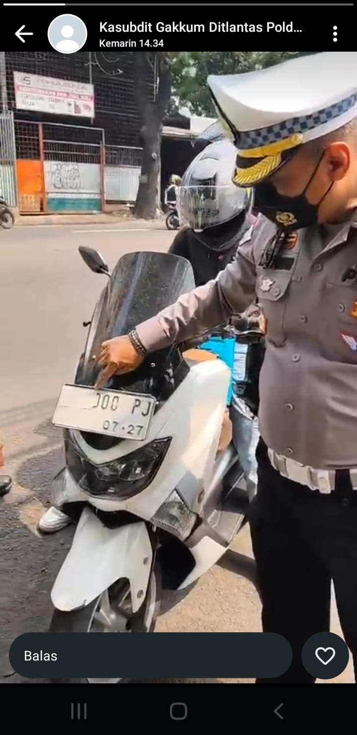 Cuma Gegara Lakban, Pengendara Motor Bisa Dijatuhi Denda Tilang Setengah Juta