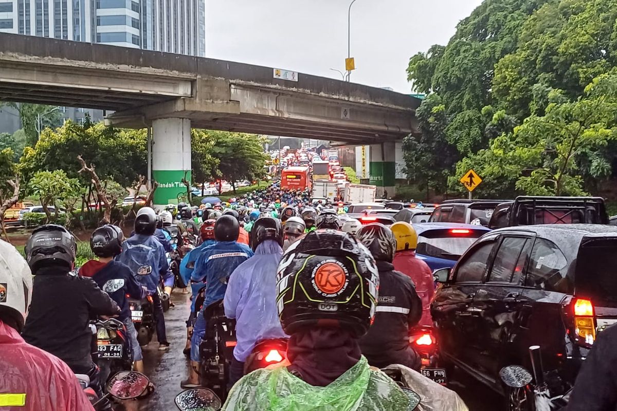 Urai Kemacetan, Pemprov Jakarta Uji Coba Gratiskan Tol TB Simatupang