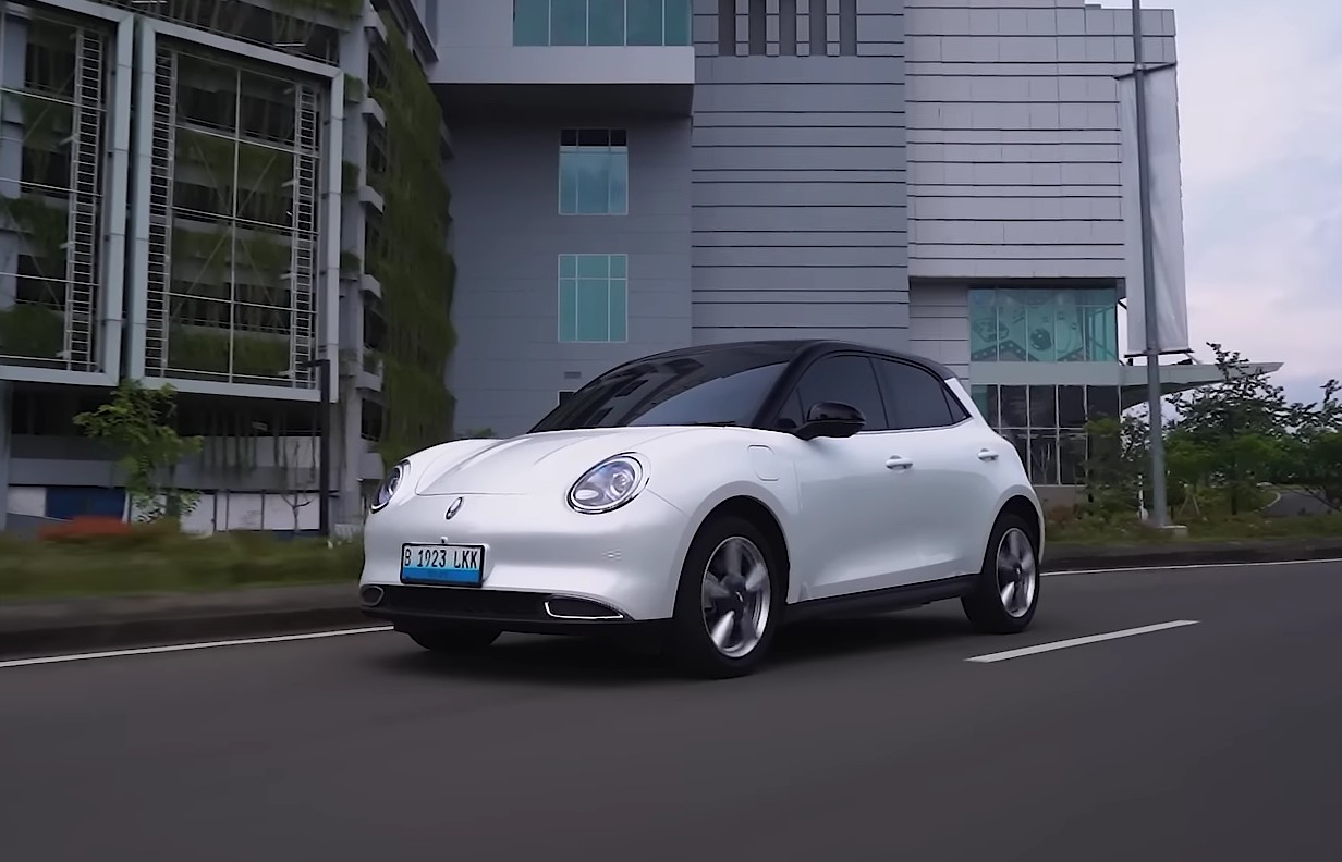 Akselerasi GWM ORA 03 BEV Lawan Wuling Cloud EV, Kencang Siapa?