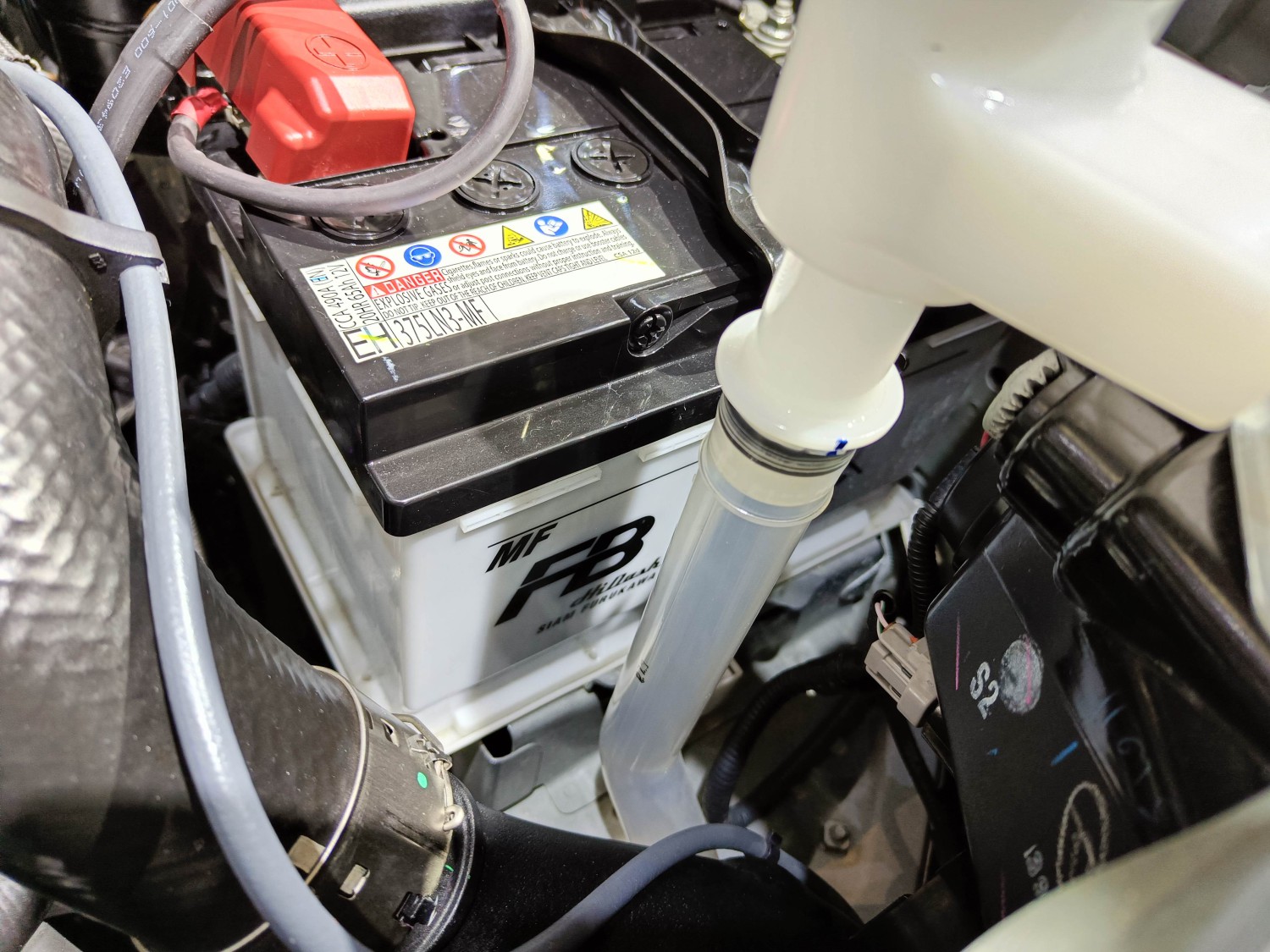 Mobil Listrik dan Hybrid Tetap Butuh Aki, Ini Penjelasan Serta Cara Merawatnya