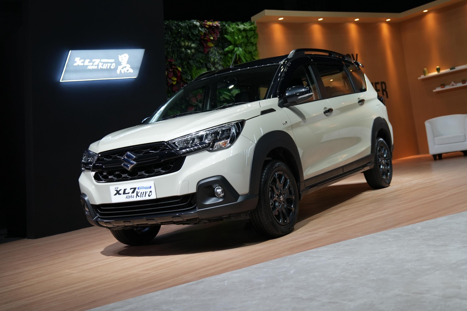 Tampilan Garang, Suzuki XL7 Alpha Kuro Punya Performa Menjanjikan