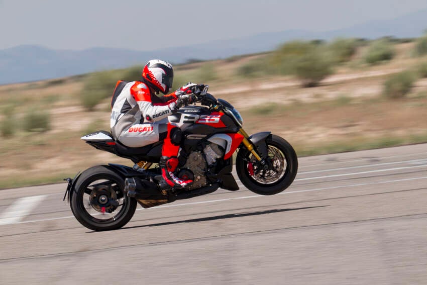 Ducati, Ducati Rilis Diavel V4, Ducati Rilis Diavel V4 RS Tenaga Beringas, 0-100 Km/jam Butuh 2.5 Detik Aja