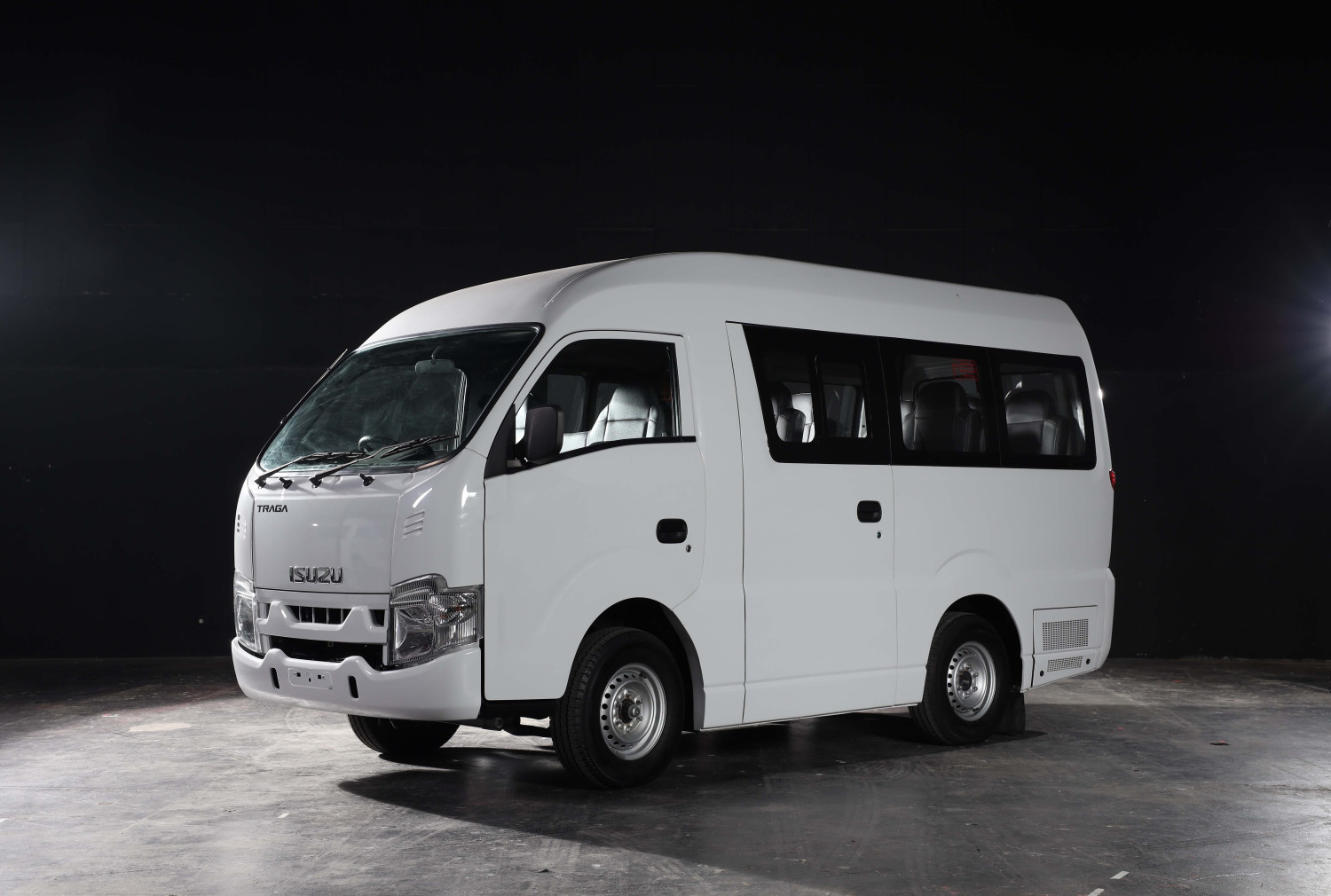 Isuzu, Traga Bus dari Isuzu Resmi Hadir, Kapasitas 11 Penumpang Mesin 4JA1 Tangguh