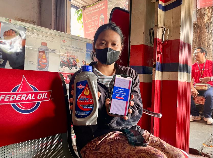 Federal Oil Bagi-bagi Pulsa Buat Konsumen, Sekaligus Jadi Sarana Edukasi Produk Asli