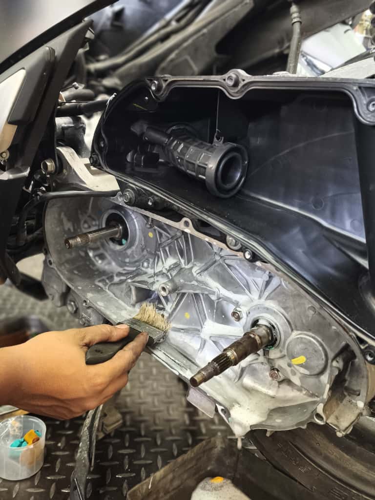 Baru Tahu, Begini Manfaat Bersihkan CVT Motor Matic Pakai Air Sabun