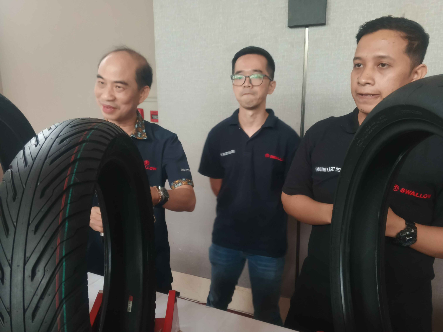 Launching di IMOS 2025, Ban Swallow Power Storm XP Tahan Pakai 10.000 Km