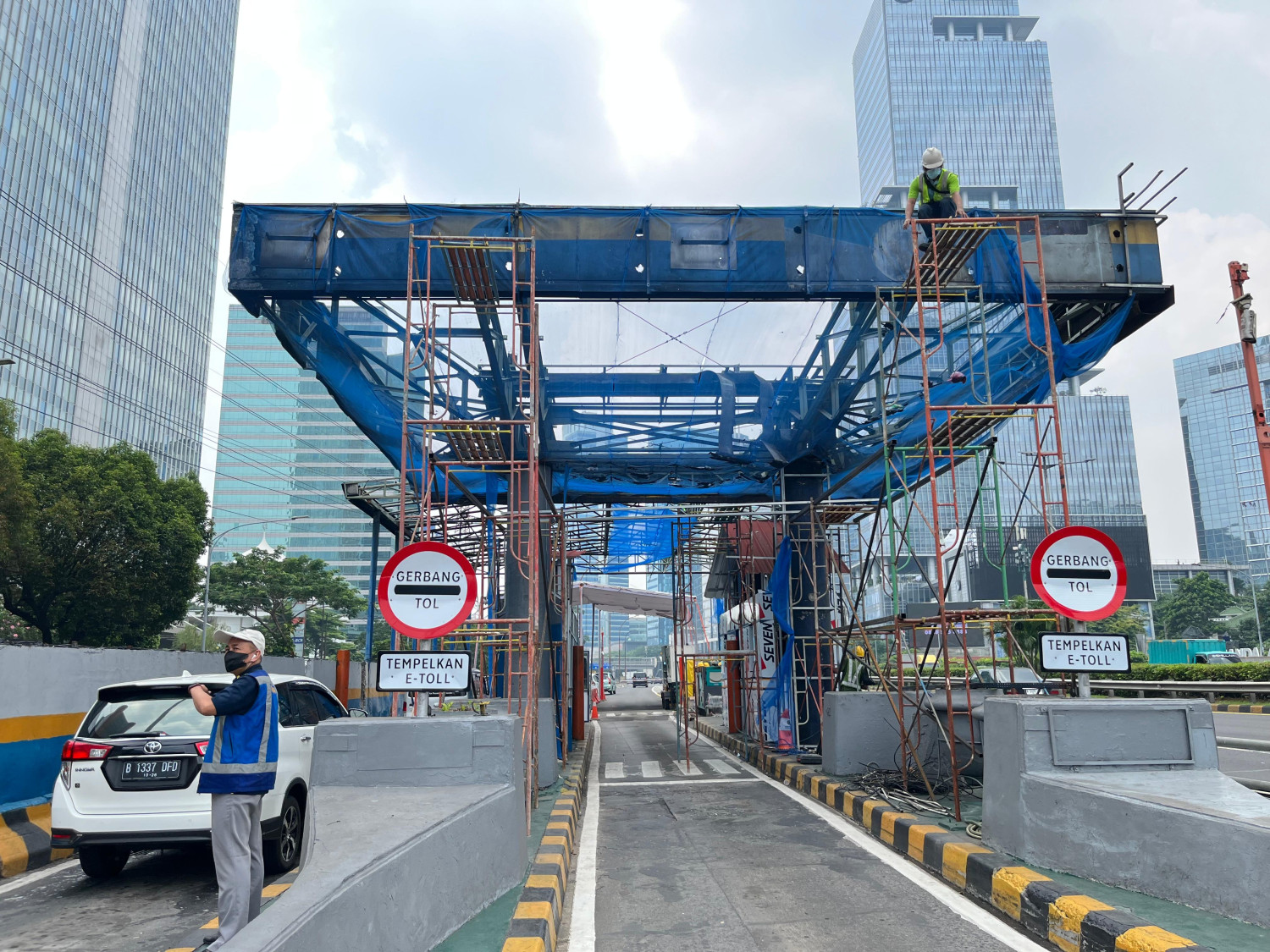 Gerbang Tol Dalam Kota Ditutup, Tenang Masih Bisa Lewat Jalur Ini