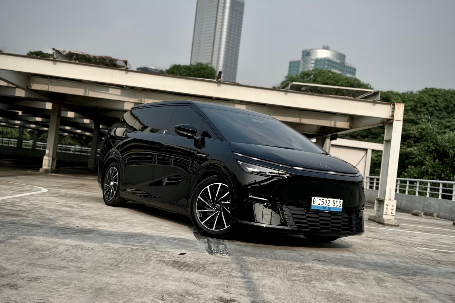 Enggak Harus Sampai Tidur, Ngecas Baterai XPENG X9 Cukup Cepat