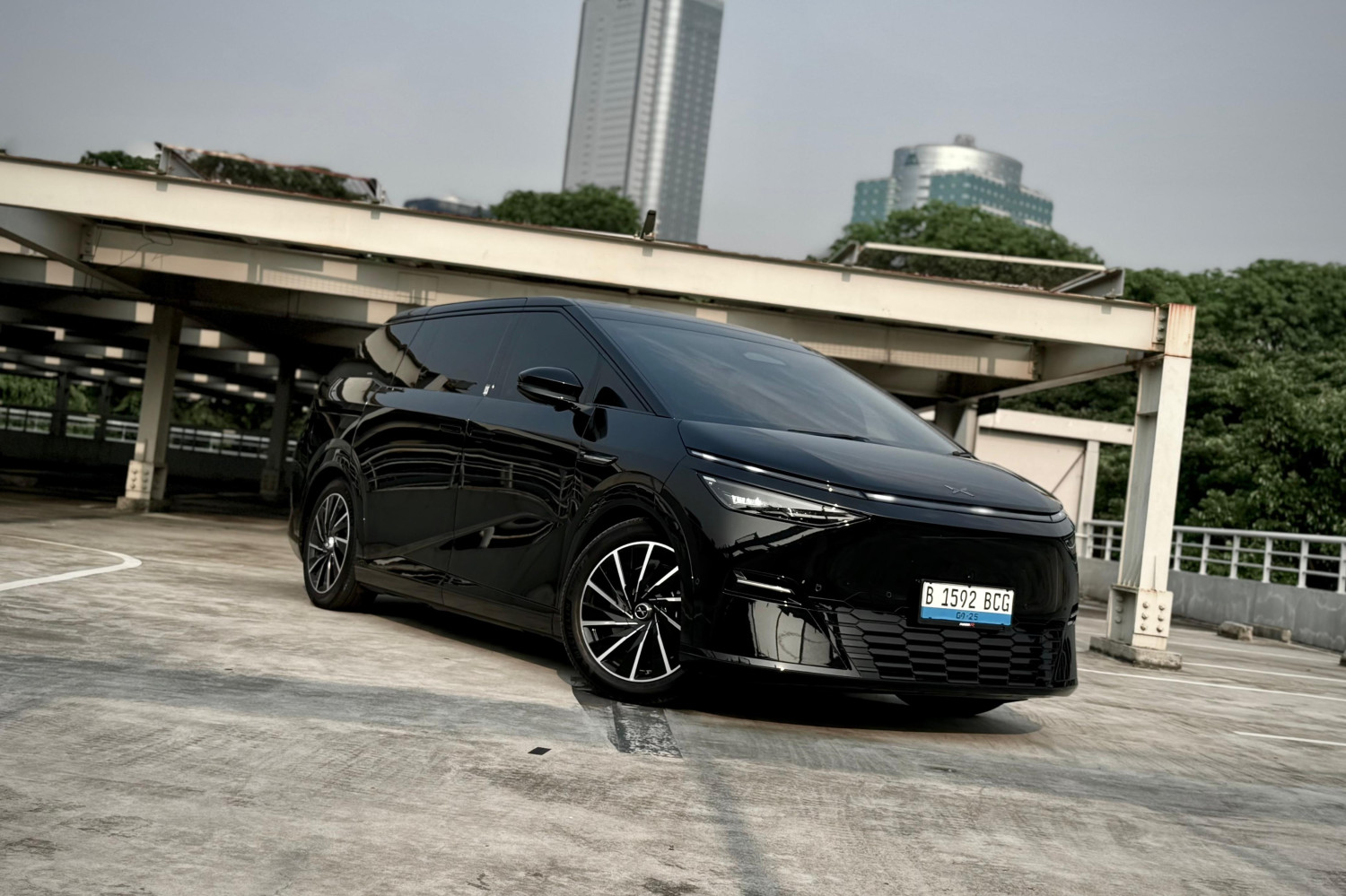 Adu Kencang MPV Listrik Rp 1 Miliar Lebih, XPENG X9 VS VW ID. Buzz