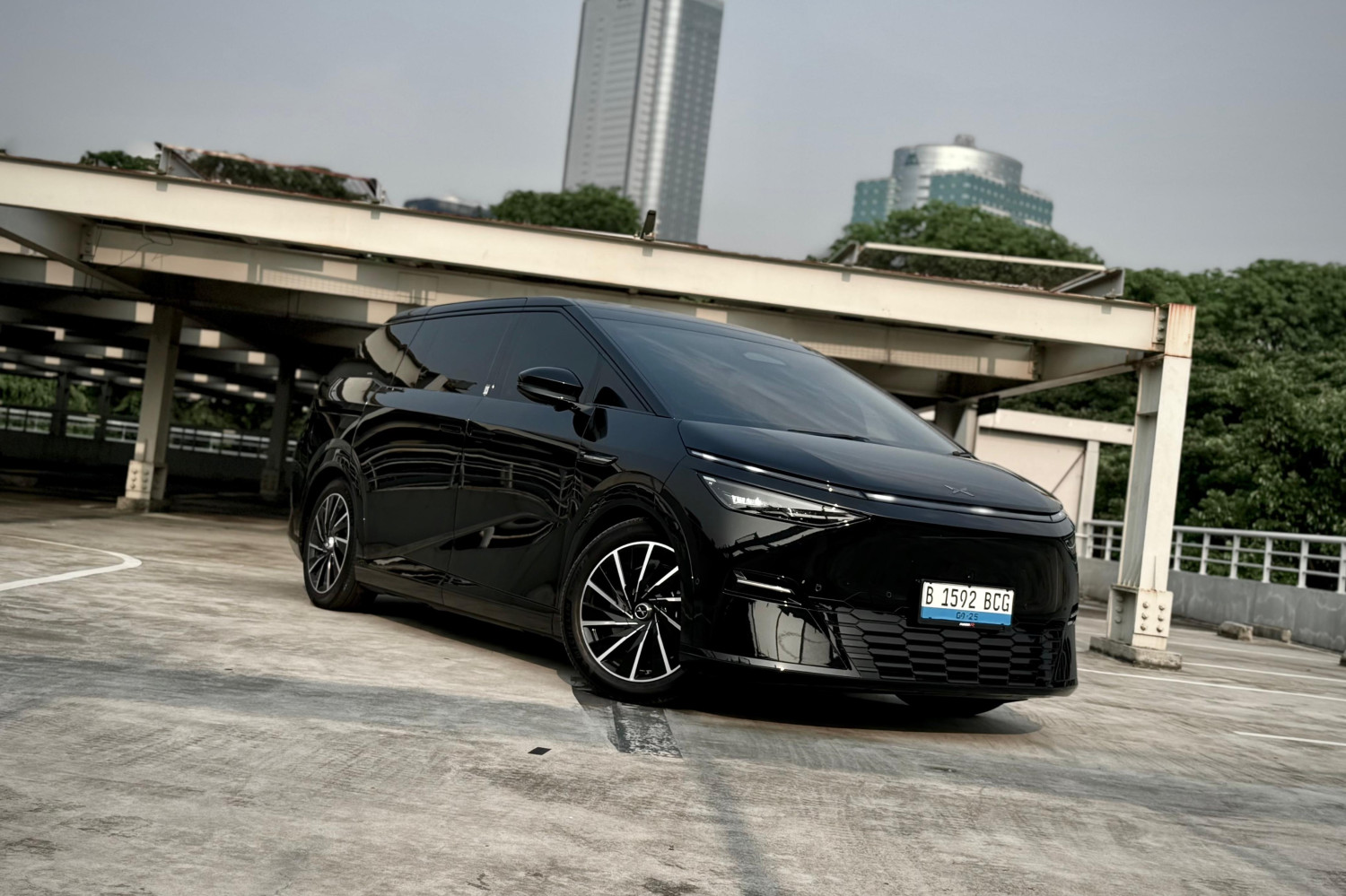 Xpeng, Xpeng X9, Fitur Ini Bikin Putar Balik Xpeng X9 Jadi Ringkas, Perempuan Pasti Senang