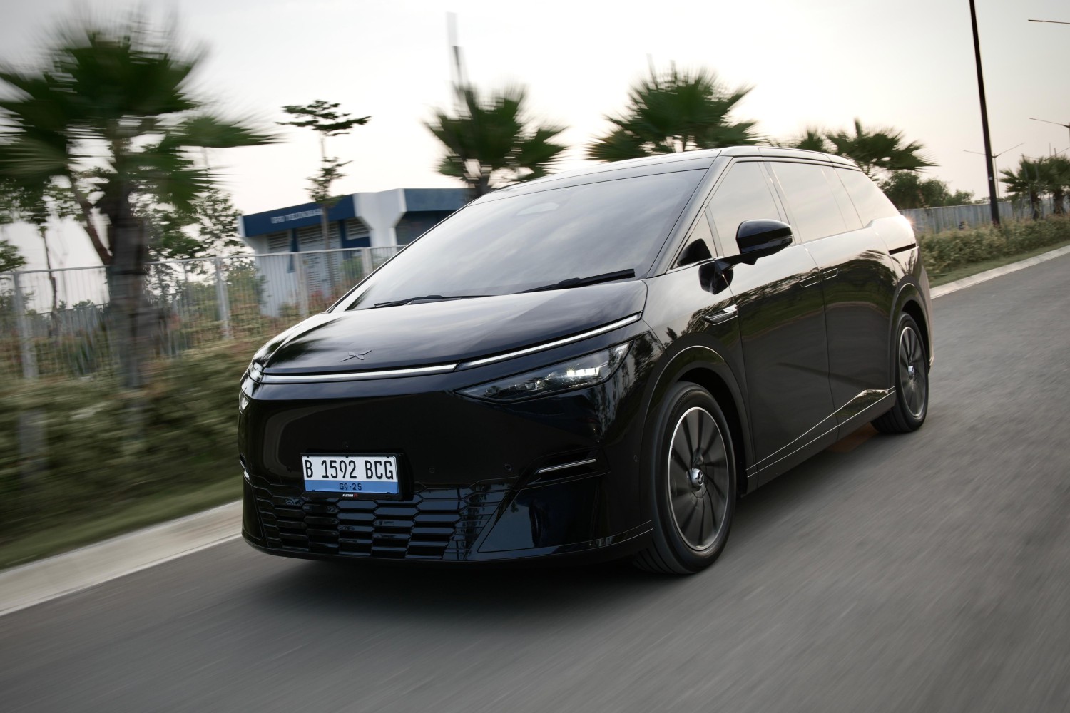 Intip Harga XPENG X9, Mobil Listrik MPV Mewah Pesaing Denza D9