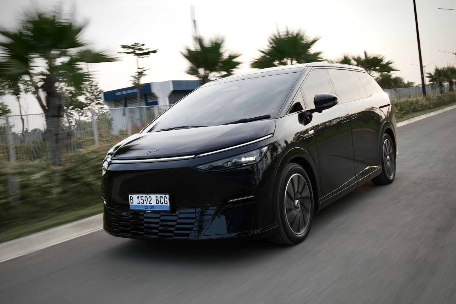 Xpeng, Xpeng X9, Mantap! Xpeng X9 Raih The Most Luxurious EV di GridOto Award 2025