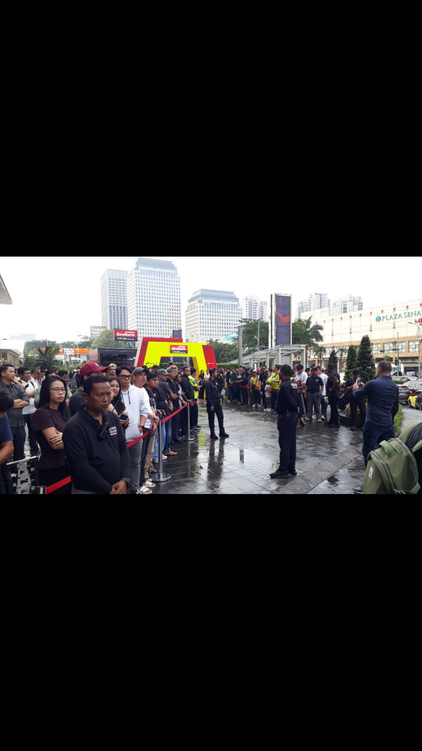 Valentino Rossi Bikin Geger di Senayan, Fans Rela Hujan-hujanan