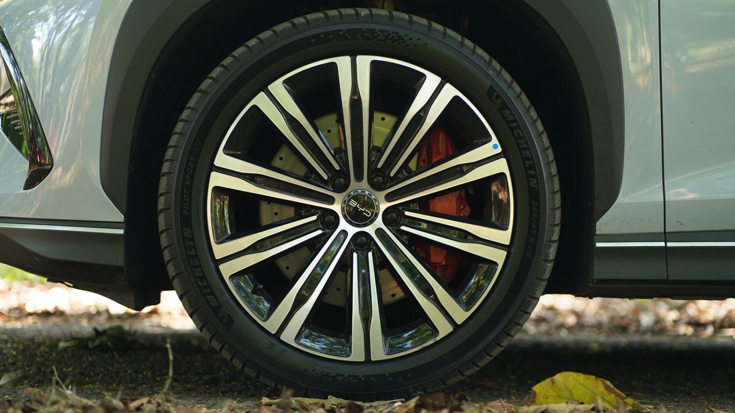 Meski Bobotnya 2 Ton Lebih, Ternyata Bisa Sepakem Ini BYD Sealion 7