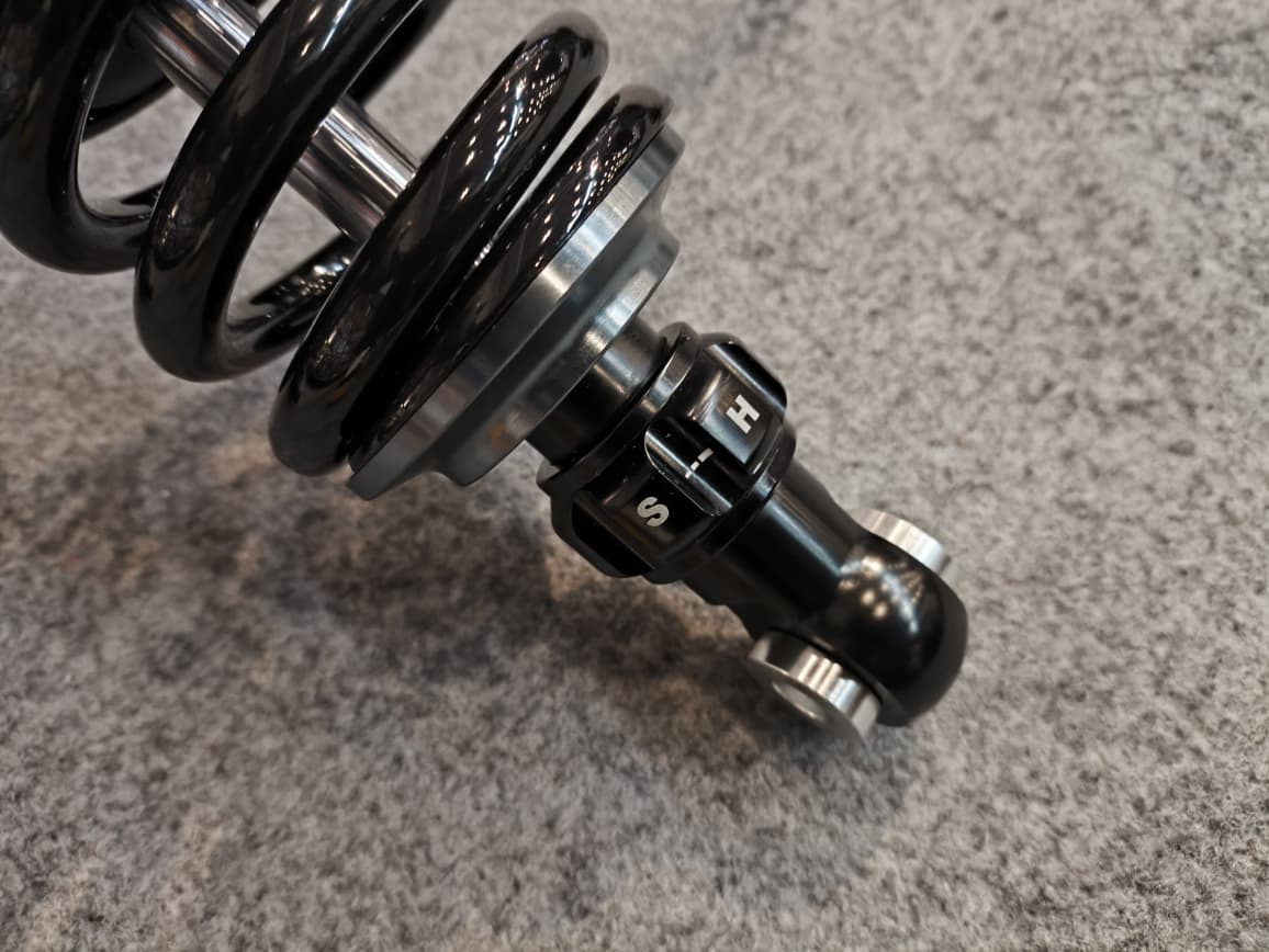 Tiga Pilihan Sok Belakang Ninja 150 Series dari Scarlet Racing, Begini Fiturnya