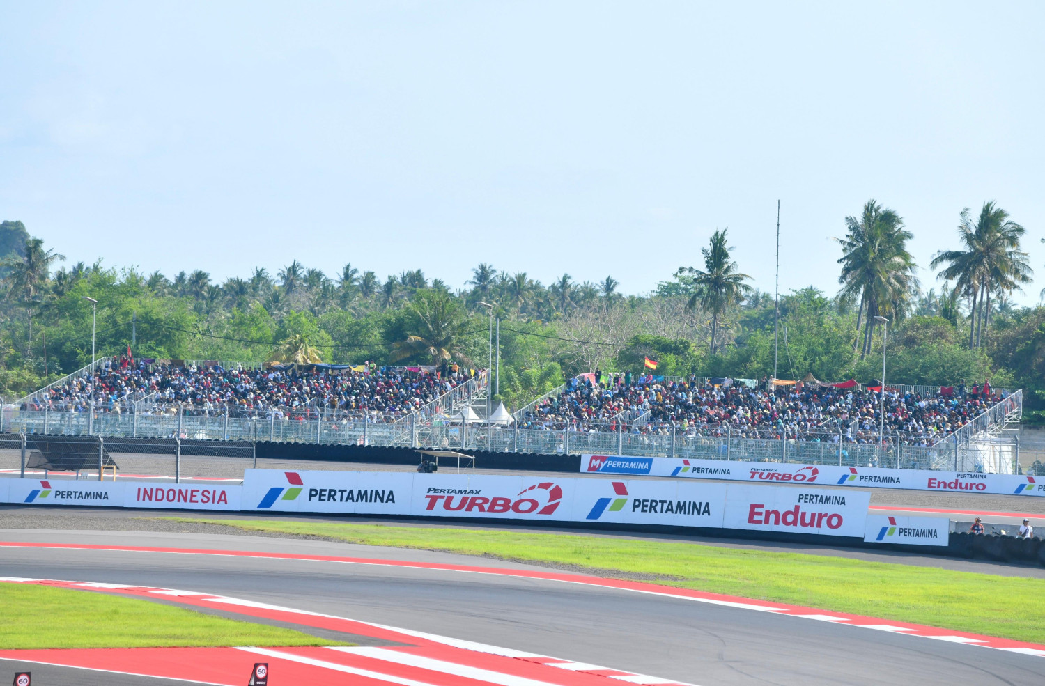 MotoGP, Bangga! Jumlah Penonton MotoGP Indonesia 2025 Pecahkan Rekor Baru