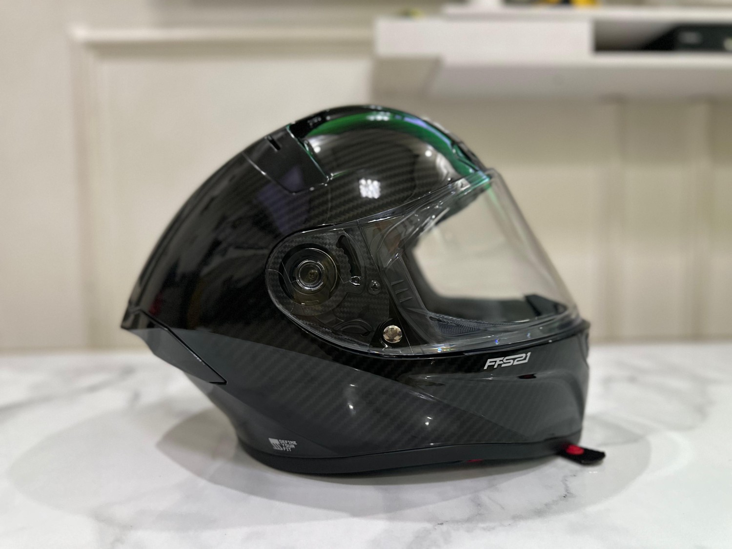 Helm Di Bawah Rp 1 Jutaan, RSV Hadirkan FFS21 Motif Carbon Edisi Terbatas