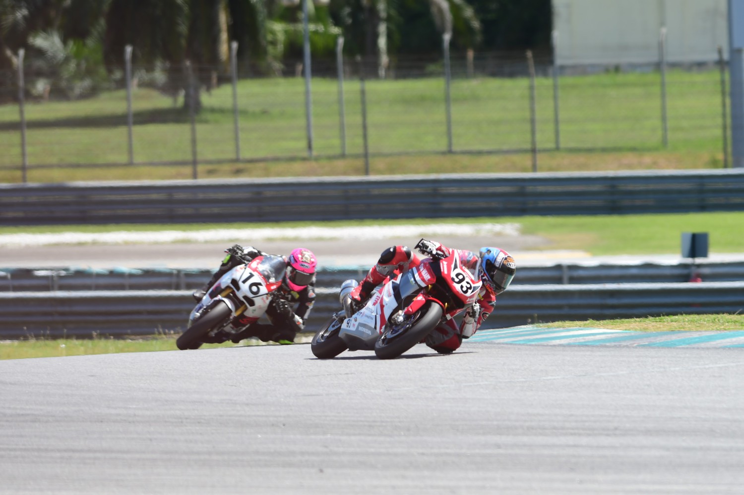Bendera Indonesia Berkibar di Sepang Malaysia, Tiga Pembalap AHRT Naik Podium