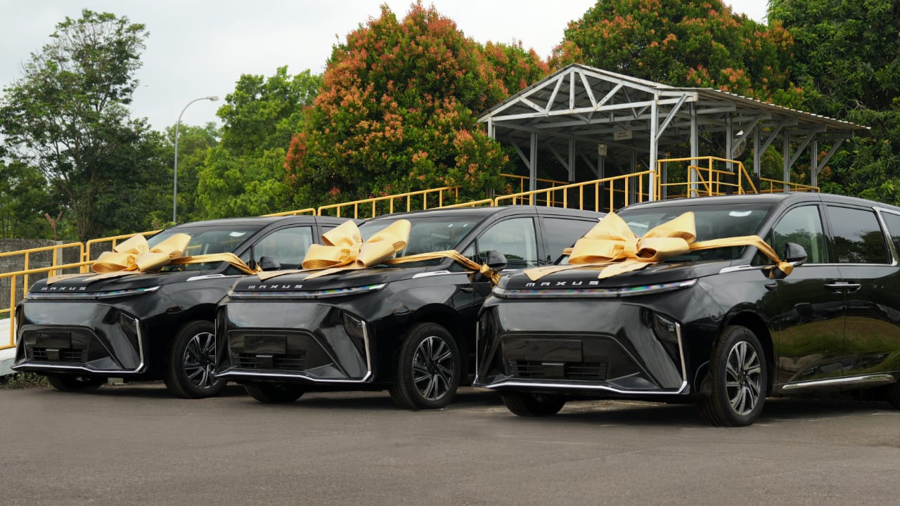 Maxus Serahkan Mifa 7 dan Mifa 9 Produksi Lokal Pertama, TKDN 40 Persen