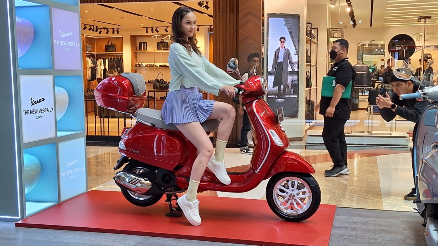 Sama-sama Pakai Mesin 150 cc, Lebih Kencang Vespa LX 150 atau Sprint?