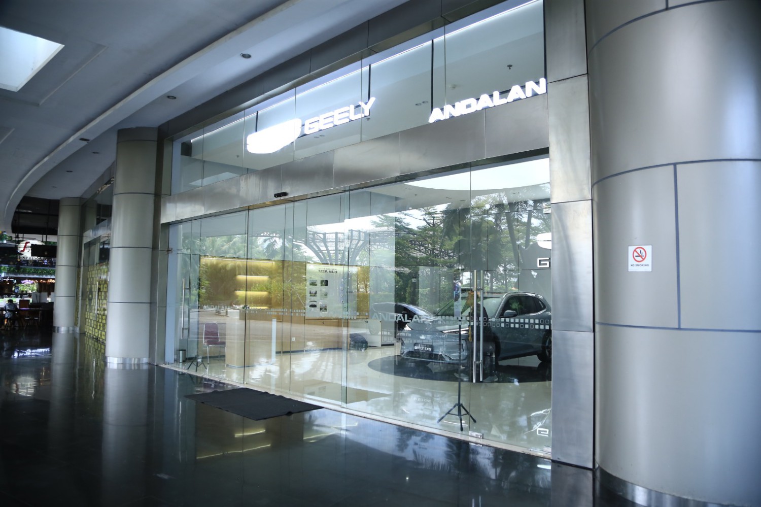 Sapa Orang Berduit Kemang, Andalan Motors Buka Showroom Perdana Geely di Lippo Mall Kemang