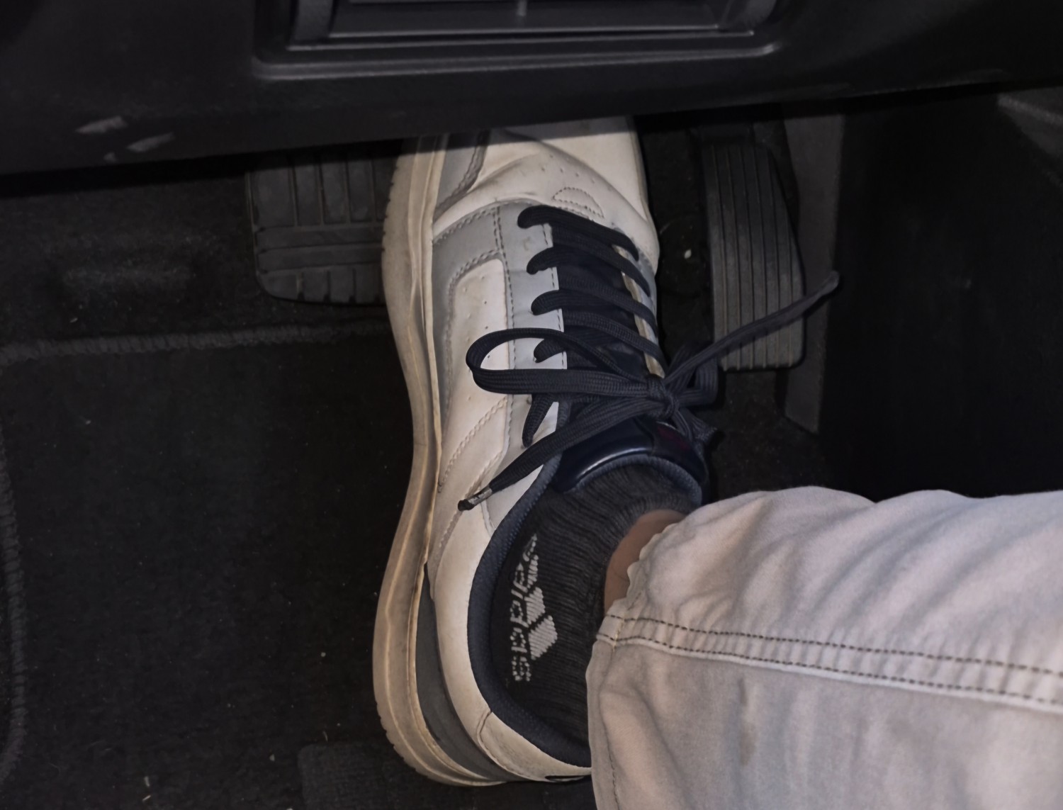 Pedal Rem Mobil Bergetar Saat Ditekan, Ini Penyebab Umumnya!