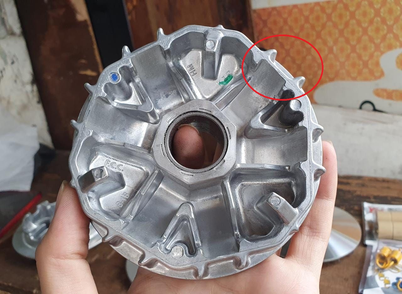 Gak Perlu Alat, Begini Cara Mudah Cek Kondisi Jalur Rumah Roller Motor Matic