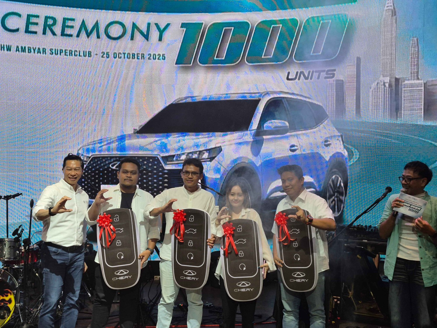 Laris Manis, Chery Serahkan 1.000 Unit Tiggo Cross CSH ke Konsumen