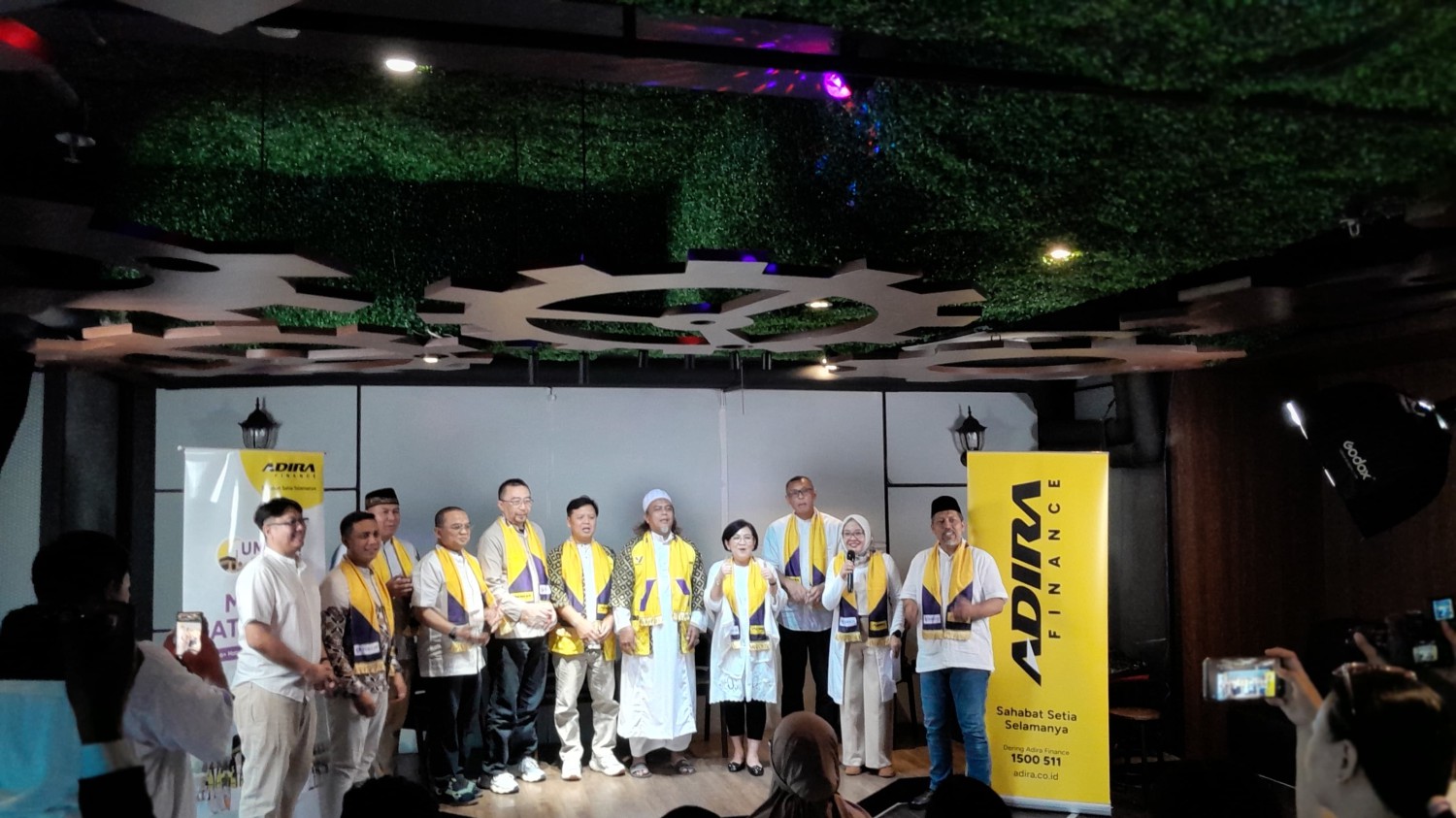 Bukan Cuma Kredit Kendaraan, Adira Finance Antar Pelanggan Jalani Perjalanan Spiritual