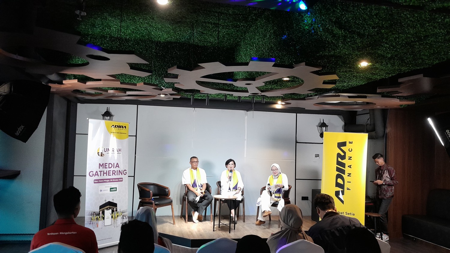 Bukan Cuma Kredit Kendaraan, Adira Finance Antar Pelanggan Jalani Perjalanan Spiritual